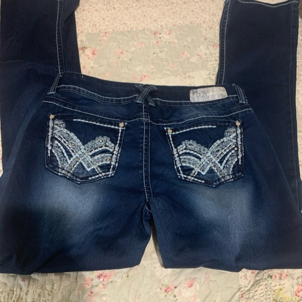 Hydraulic 33 inch waist size 11/12 Women's Blue Jeans with Embellished Pockets.
